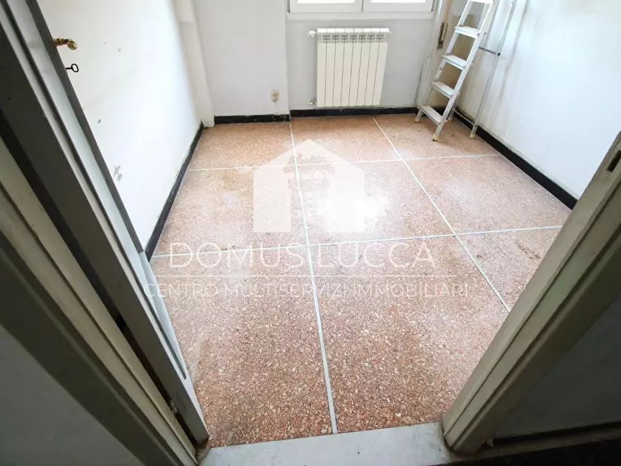 Immagine 23 di Appartamento in vendita  a Lucca