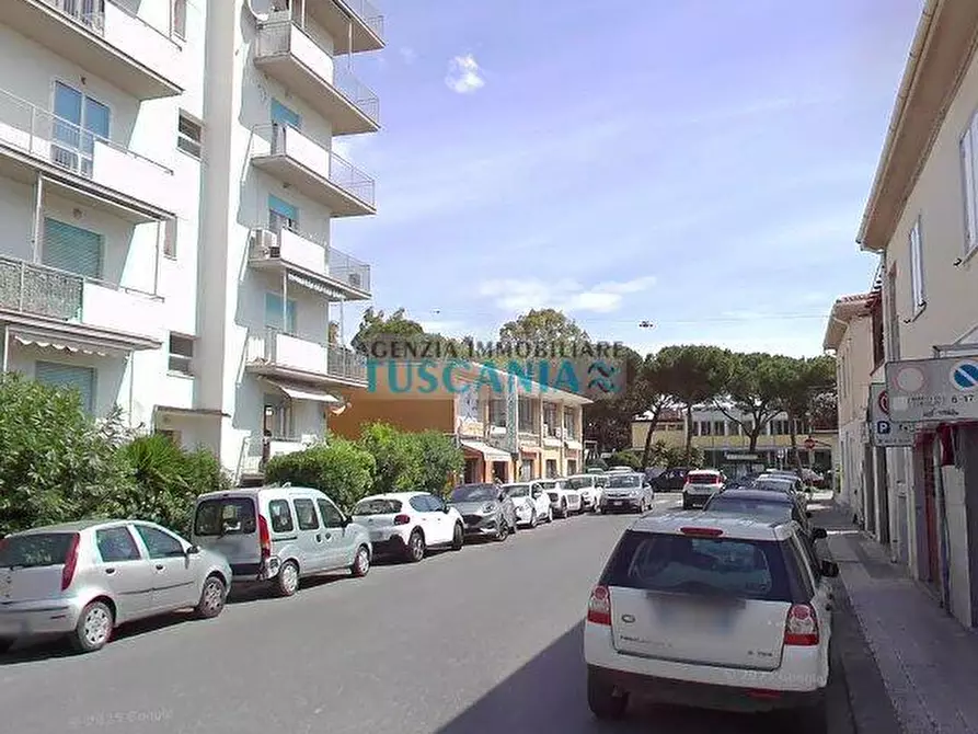 Immagine 1 di Locale commerciale in vendita  a Cecina
