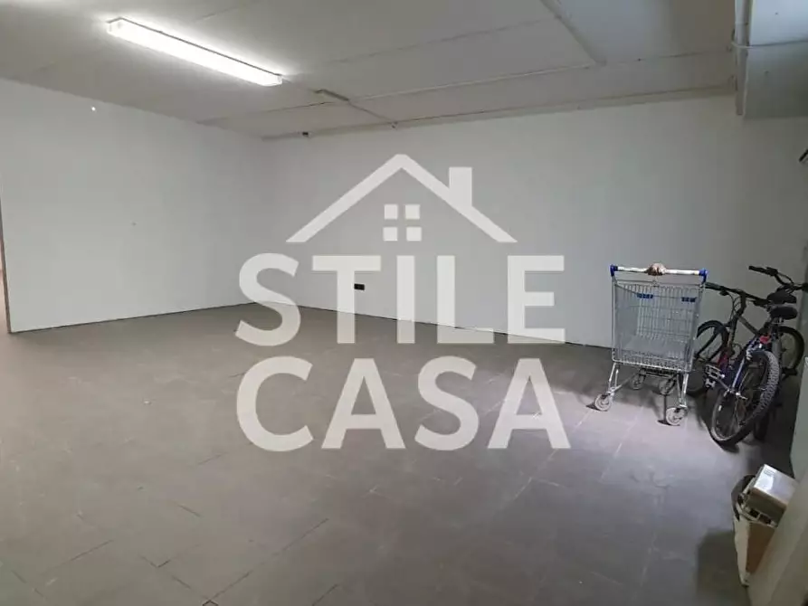 Immagine 9 di Locale commerciale in vendita  a Porcari