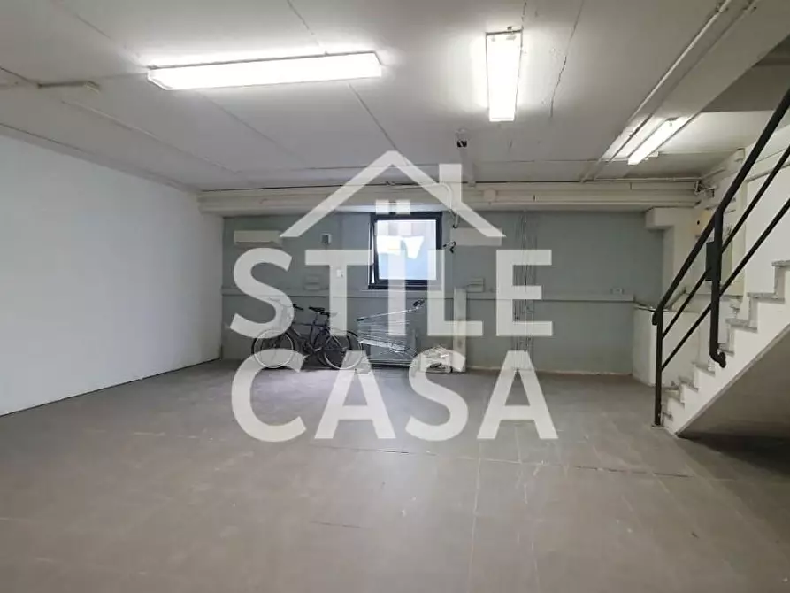 Immagine 12 di Locale commerciale in vendita  a Porcari