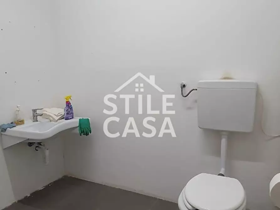 Immagine 8 di Locale commerciale in vendita  a Porcari