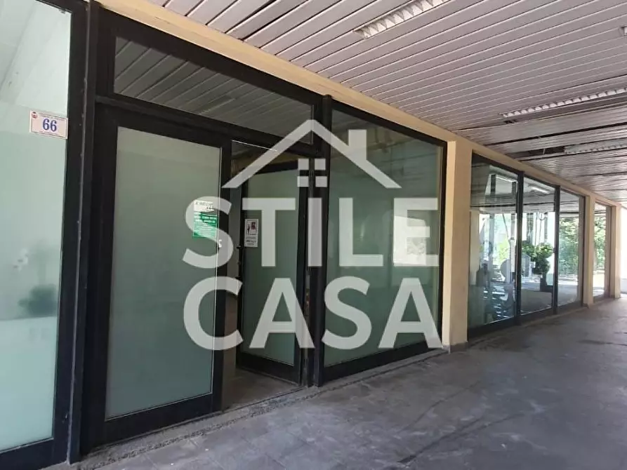 Immagine 2 di Locale commerciale in vendita  a Porcari