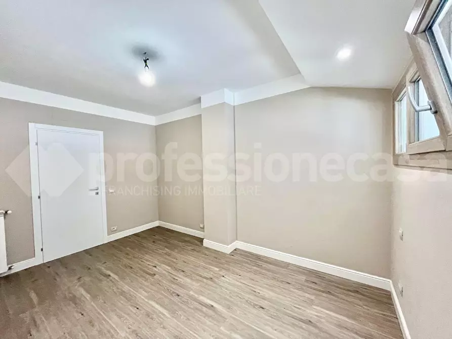 Immagine 11 di Appartamento in vendita  a Pisa