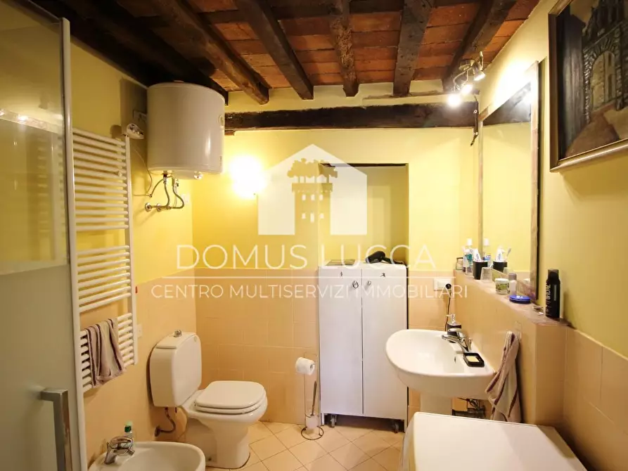 Immagine 13 di Appartamento in vendita  a Camaiore