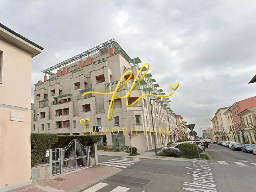 Immagine 4 di Negozio in vendita  a Cecina