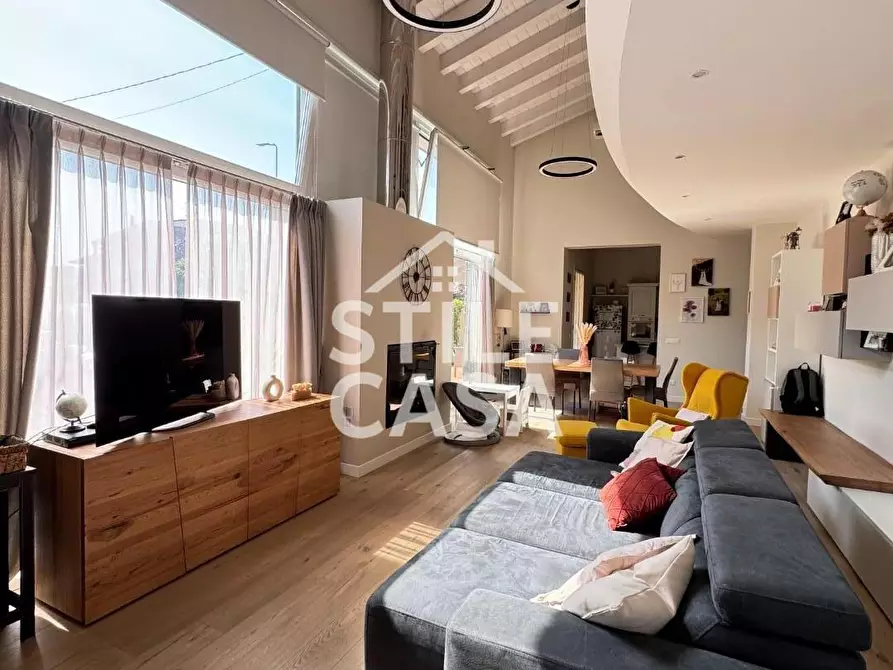 Immagine 1 di Casa bifamiliare in vendita  a Altopascio