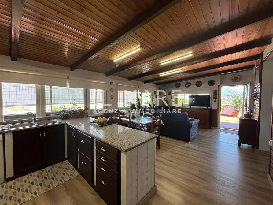 Immagine 11 di Mansarda in vendita  a Massa