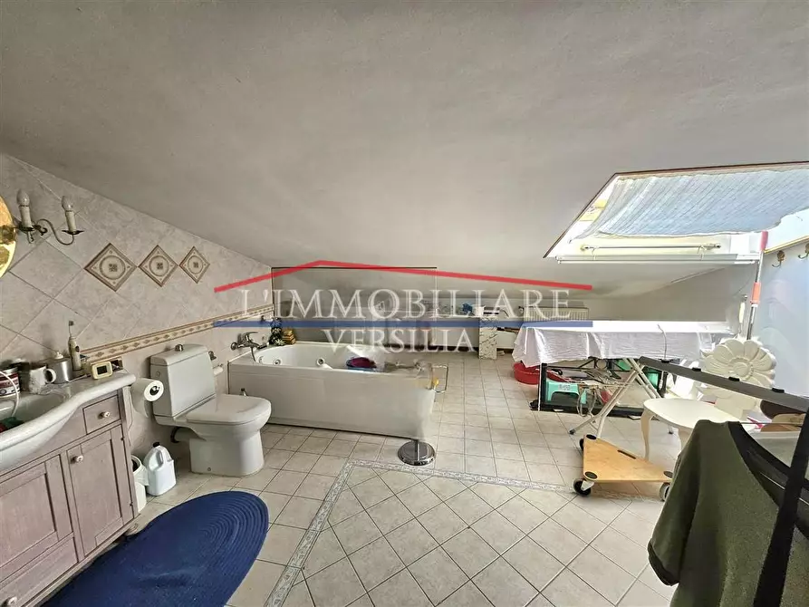 Immagine 18 di Appartamento in vendita  a Massa