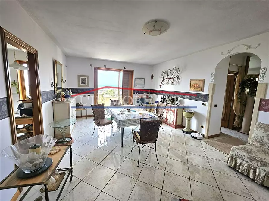 Immagine 2 di Appartamento in vendita  a Massa