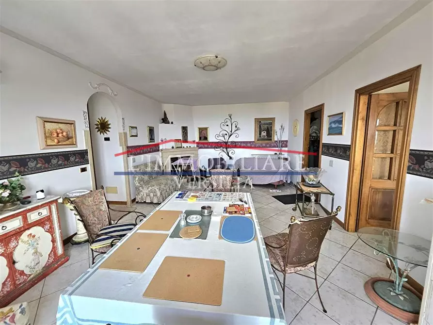 Immagine 3 di Appartamento in vendita  a Massa