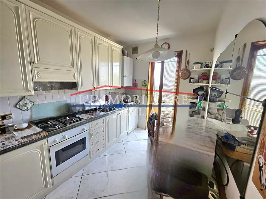 Immagine 4 di Appartamento in vendita  a Massa