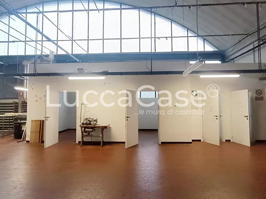 Immagine 4 di Capannone industriale in affitto  a Capannori