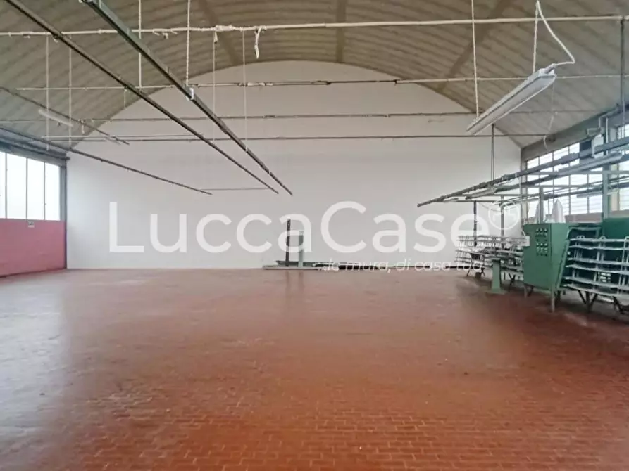 Immagine 10 di Capannone industriale in affitto  a Capannori
