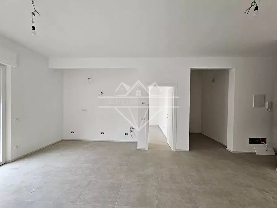 Immagine 1 di Appartamento in vendita  a Ortonovo