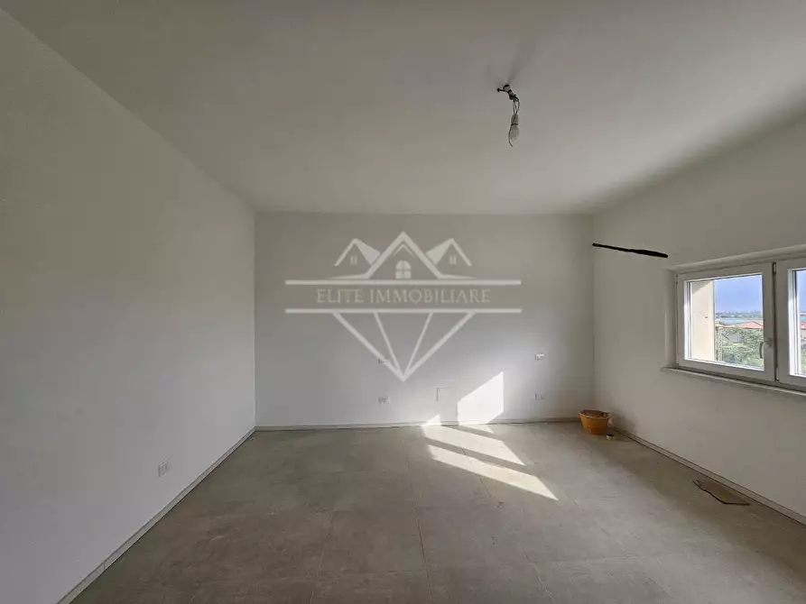 Immagine 10 di Appartamento in vendita  a Ortonovo