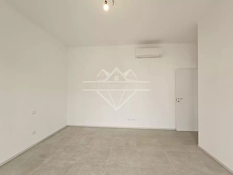 Immagine 8 di Appartamento in vendita  a Ortonovo