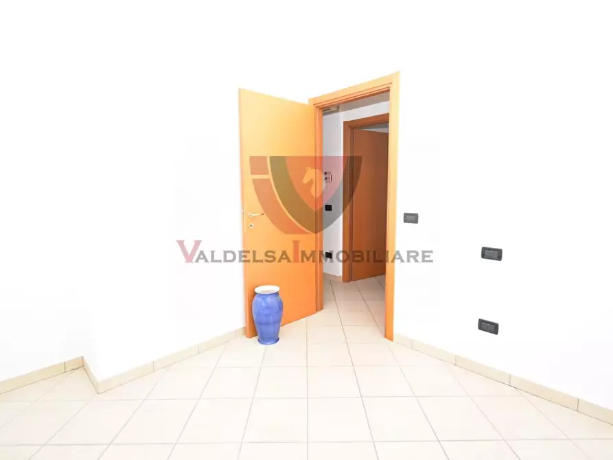 Immagine 13 di Appartamento in vendita  a Colle Di Val D'elsa