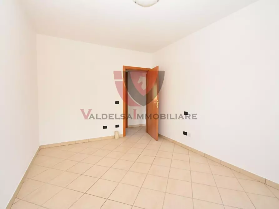 Immagine 11 di Appartamento in vendita  a Colle Di Val D'elsa