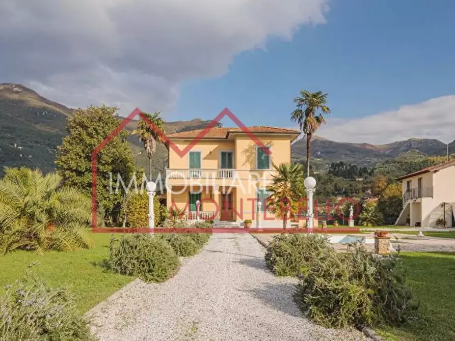 Immagine 32 di Villa in vendita  a Camaiore