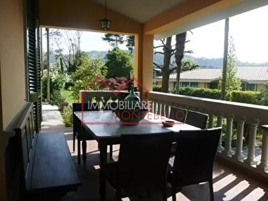 Immagine 7 di Villa in vendita  a Camaiore
