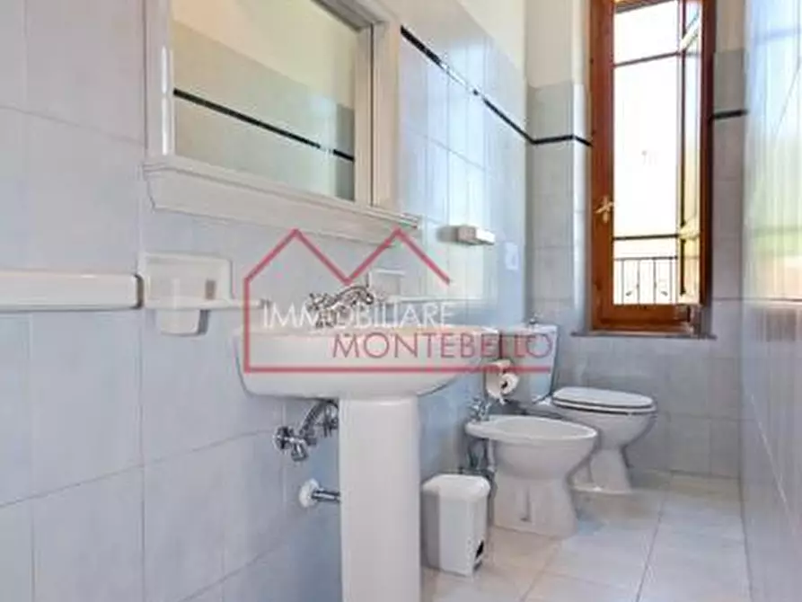 Immagine 21 di Villa in vendita  a Camaiore