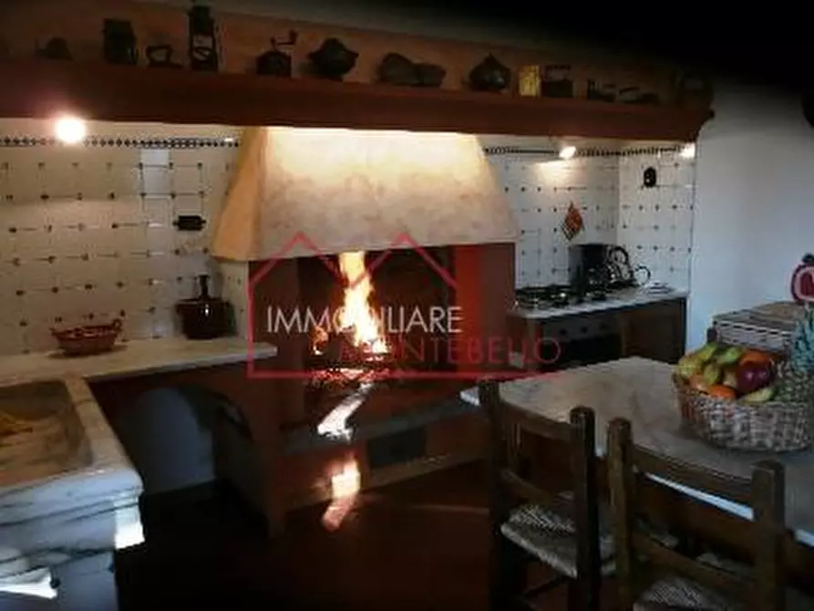 Immagine 9 di Villa in vendita  a Camaiore