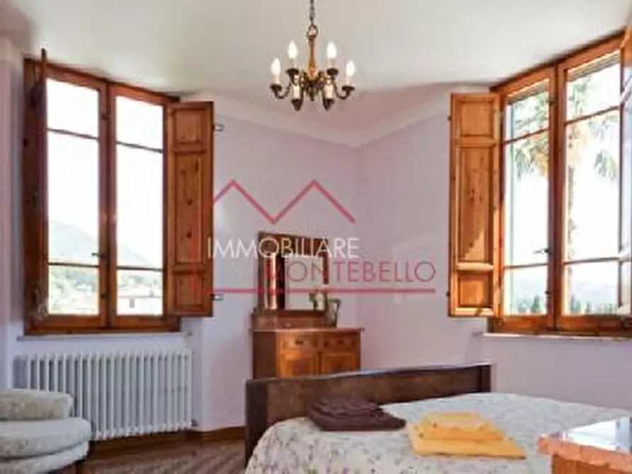 Immagine 12 di Villa in vendita  a Camaiore