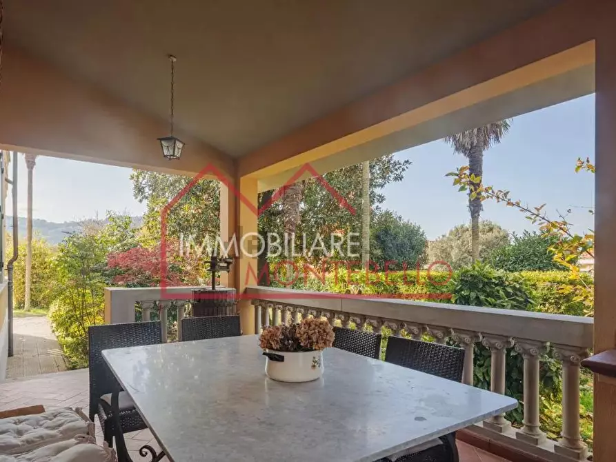 Immagine 26 di Villa in vendita  a Camaiore