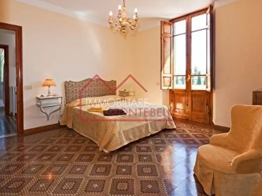 Immagine 10 di Villa in vendita  a Camaiore