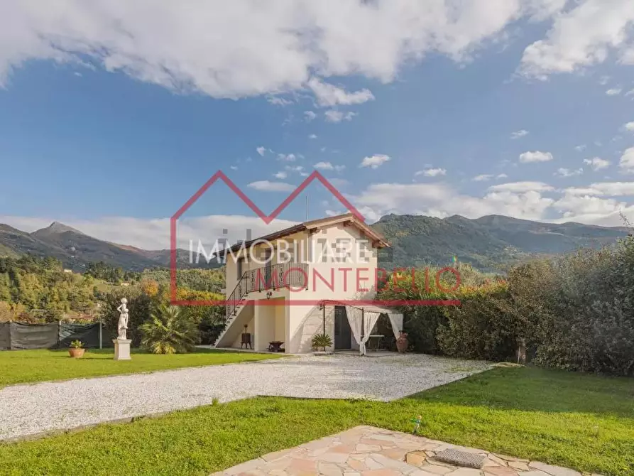 Immagine 30 di Villa in vendita  a Camaiore