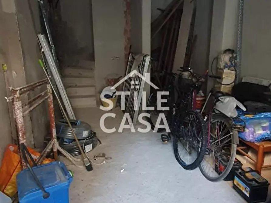 Immagine 11 di Deposito in vendita  a Capannori