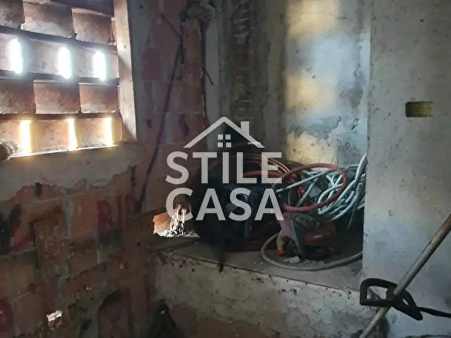 Immagine 5 di Deposito in vendita  a Capannori