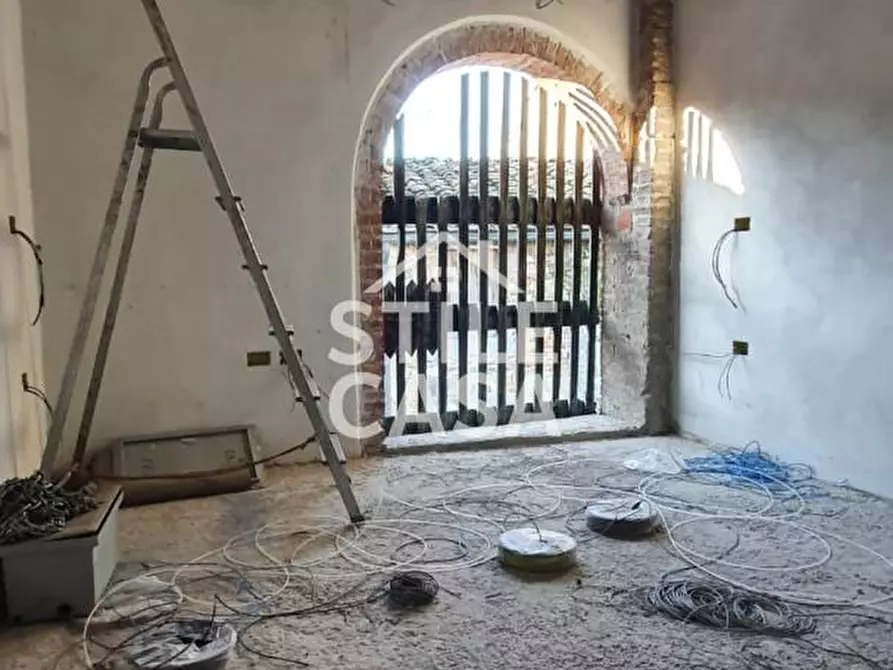 Immagine 6 di Deposito in vendita  a Capannori