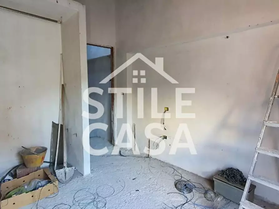 Immagine 2 di Deposito in vendita  a Capannori