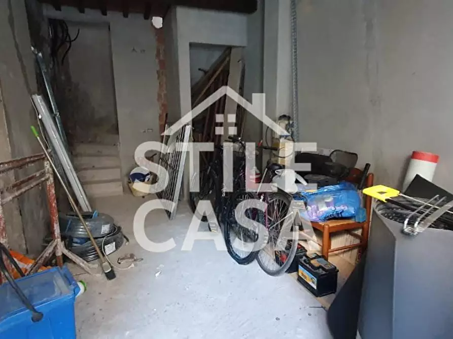Immagine 10 di Deposito in vendita  a Capannori
