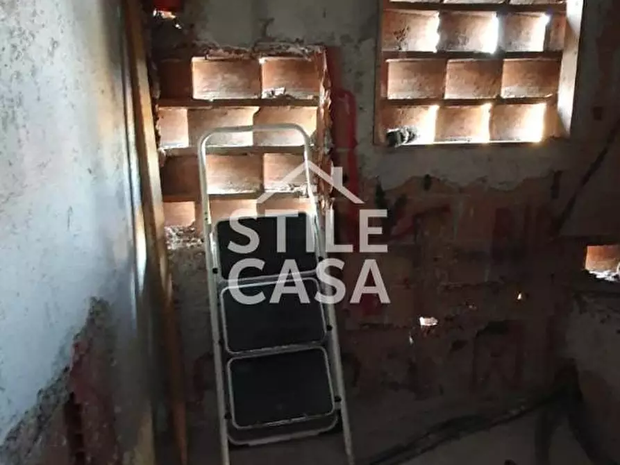 Immagine 9 di Deposito in vendita  a Capannori