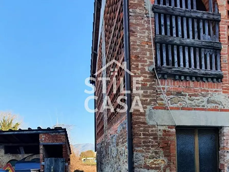 Immagine 12 di Deposito in vendita  a Capannori