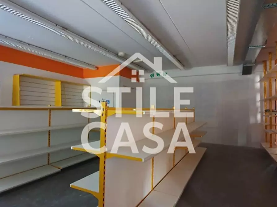 Immagine 2 di Locale commerciale in vendita  a Porcari