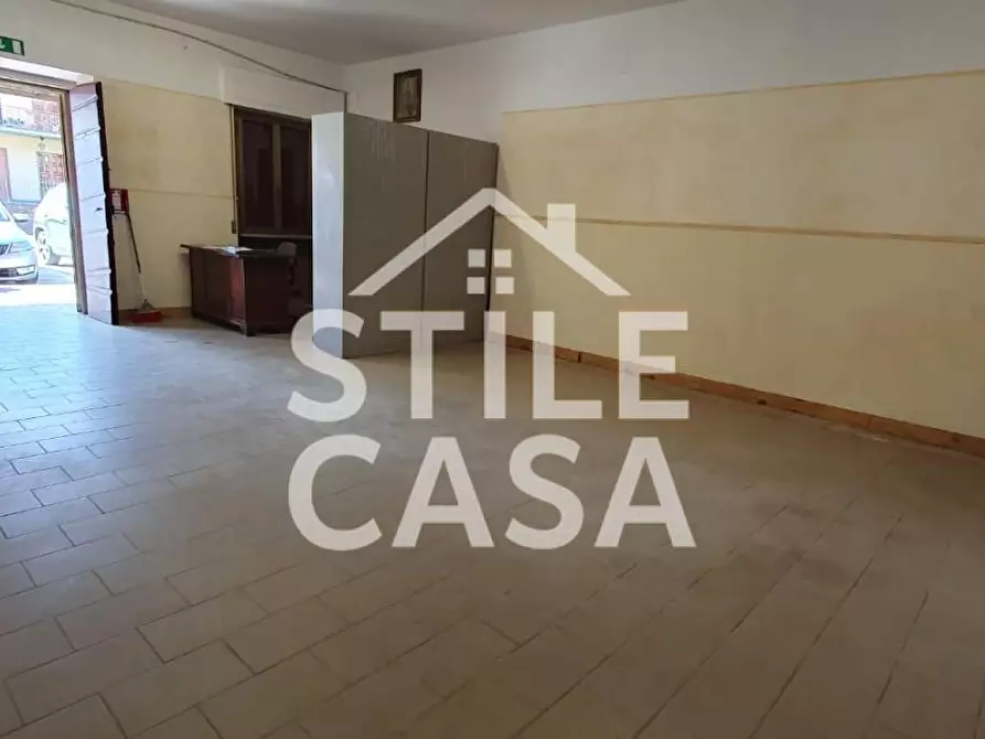 Immagine 5 di Laboratorio in affitto  a Capannori