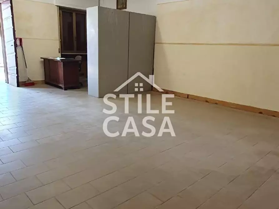 Immagine 2 di Laboratorio in affitto  a Capannori