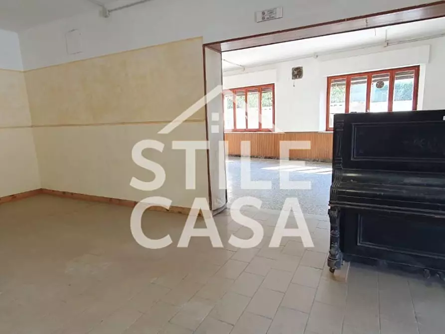 Immagine 10 di Laboratorio in affitto  a Capannori