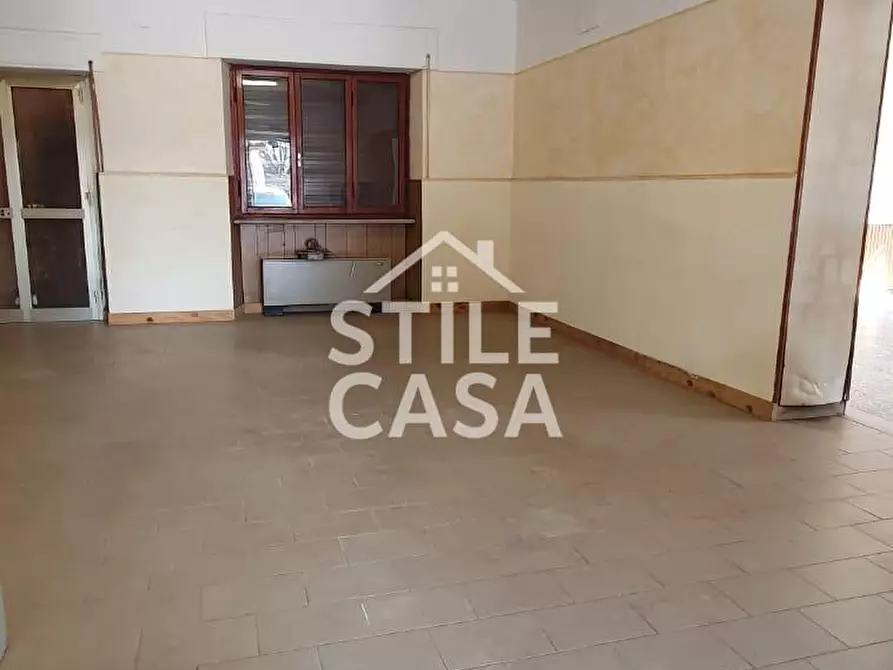 Immagine 8 di Laboratorio in affitto  a Capannori