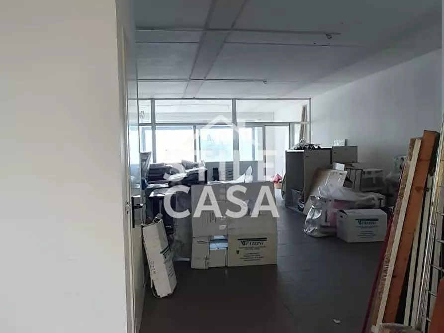 Immagine 17 di Ufficio in vendita  a Porcari