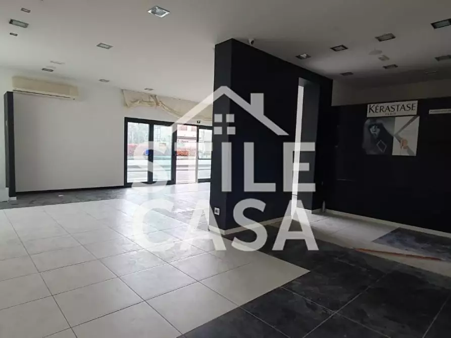 Immagine 3 di Locale commerciale in affitto  a Capannori