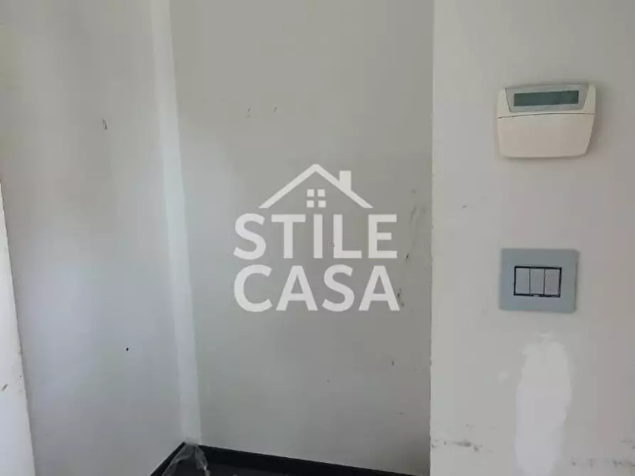 Immagine 6 di Locale commerciale in affitto  a Capannori