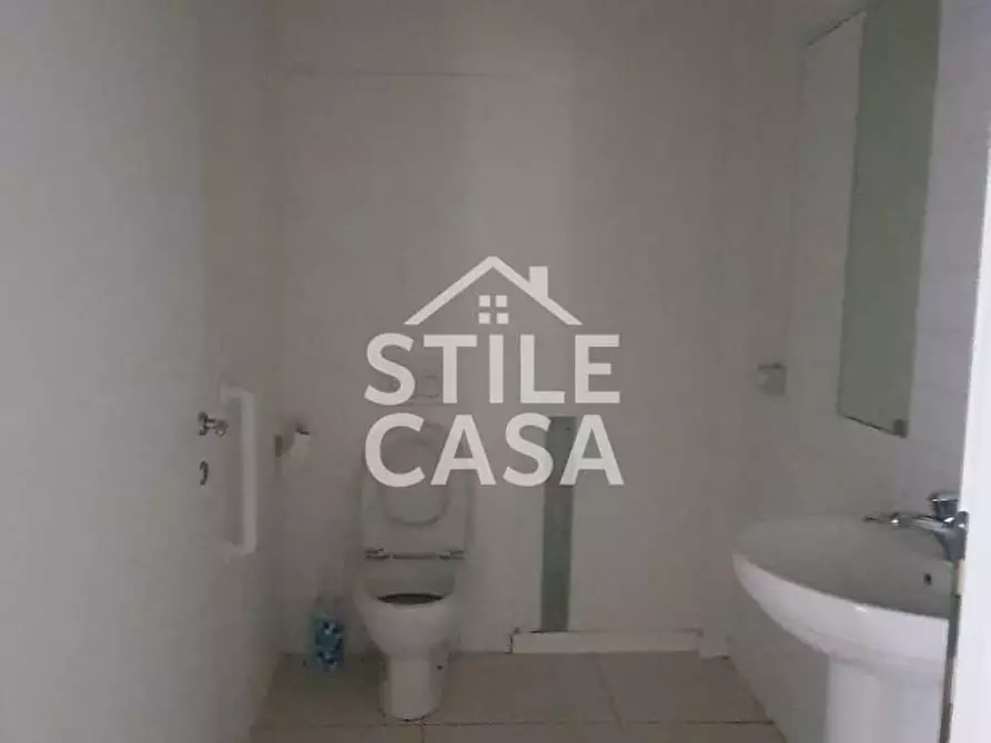 Immagine 12 di Locale commerciale in affitto  a Capannori