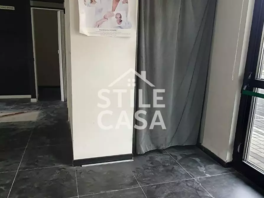 Immagine 8 di Locale commerciale in affitto  a Capannori