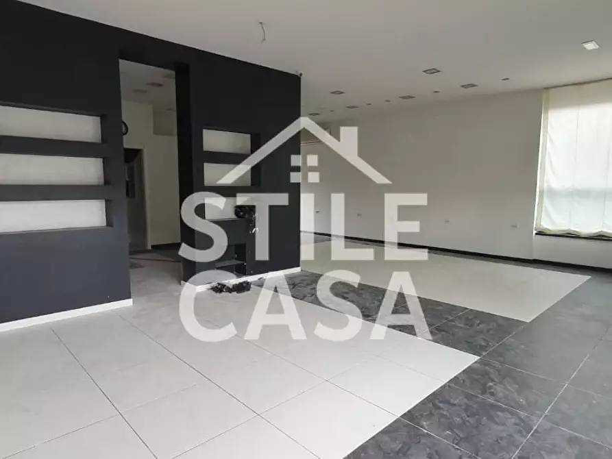 Immagine 4 di Locale commerciale in affitto  a Capannori