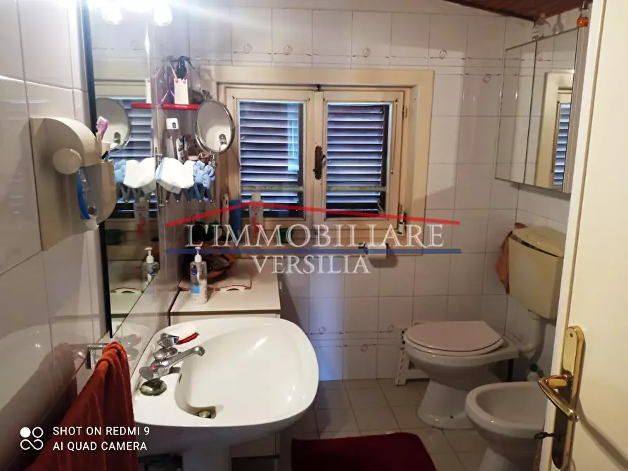 Immagine 6 di Appartamento in vendita  a Montignoso