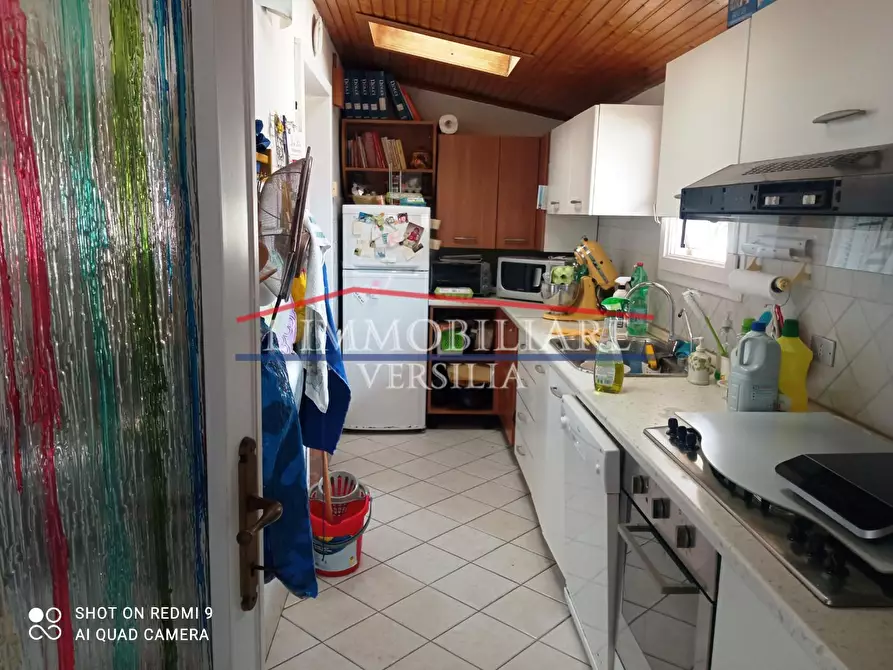 Immagine 9 di Appartamento in vendita  a Montignoso